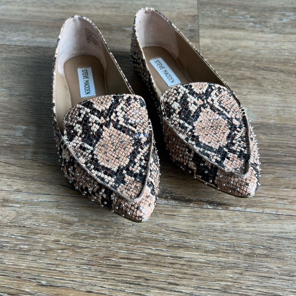 Steve Madden - studded snakeskin flats - size 6